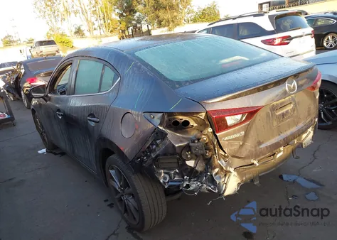 2018 Mazda Mazda3 Touring из США, поврежденный, VIN 3MZBN1V39JM257639